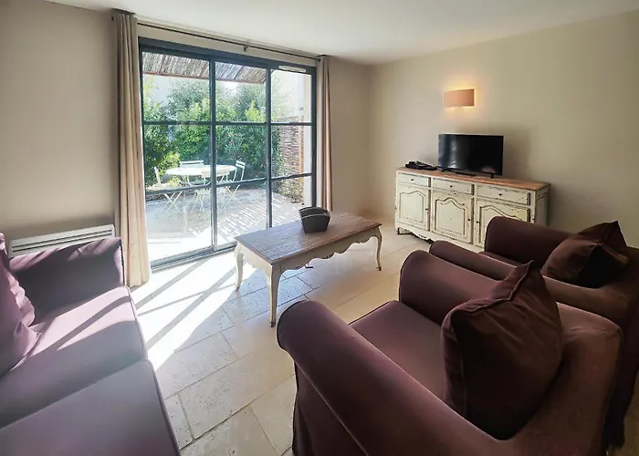 2 Bedroom Lovely In St-laurent-de-la-carbr Vakantiehuis *