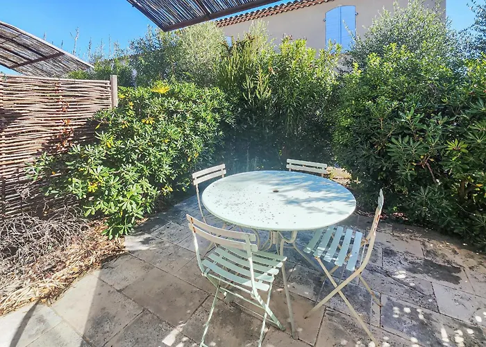 2 Bedroom Lovely In St-laurent-de-la-carbr Vakantiehuis