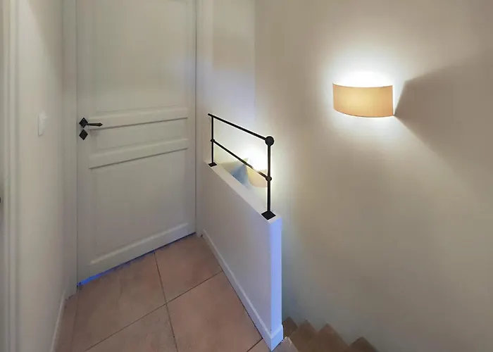 Vakantiehuis 2 Bedroom Lovely In St-laurent-de-la-carbr