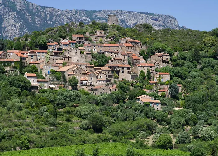 2 Bedroom Lovely In St-laurent-de-la-carbr